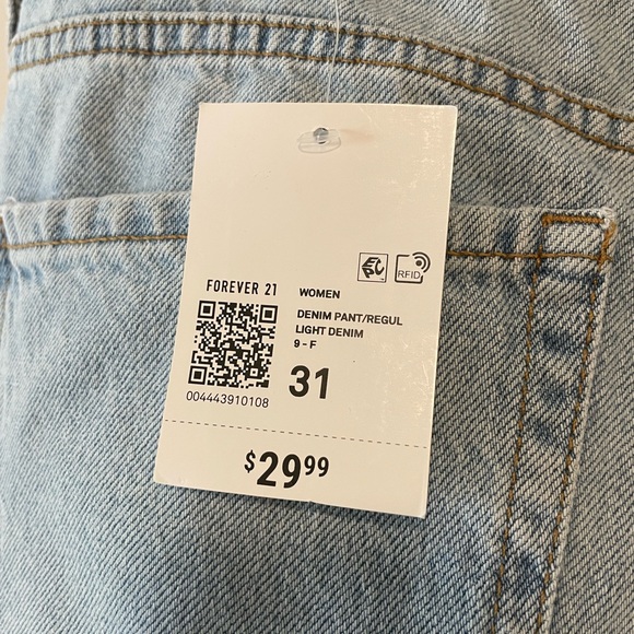 Forever 21 Premium Baggy Boyfriend Jeans - Picture 6 of 7